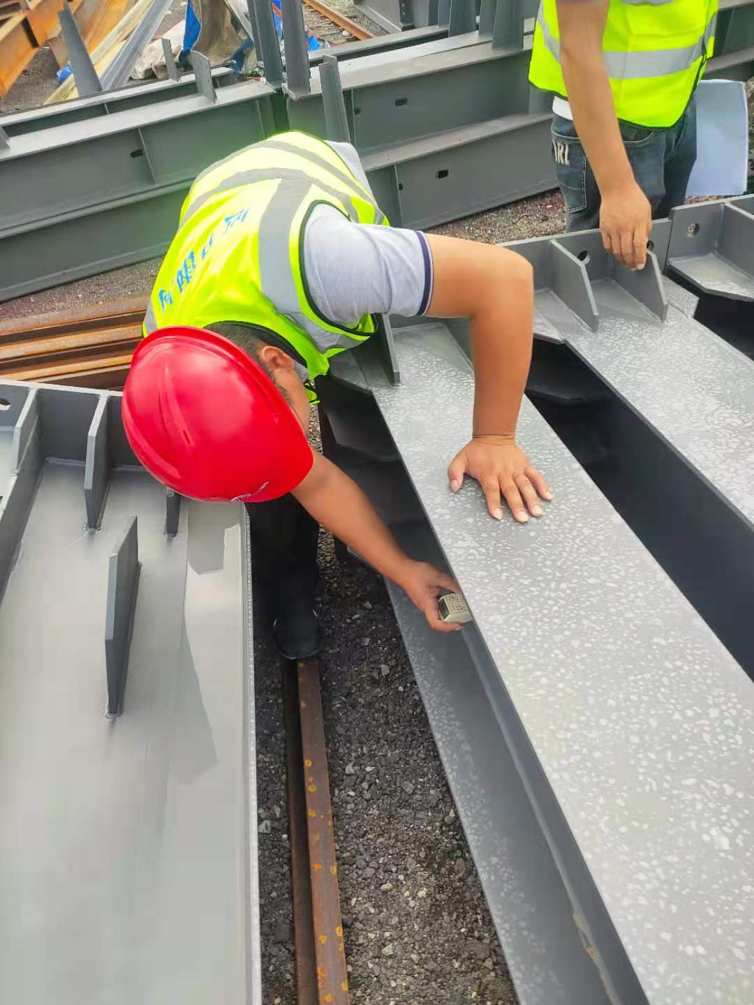 煙臺鋼構工業廠房青易科1#車間工地節點內部驗收—煙臺旭升鋼結構
